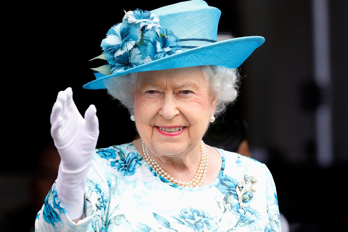 نگاهی به کمد لباس‌ ملکه انگلستان/کفش و کیف‌های خاص با لایه‌ای از معنا