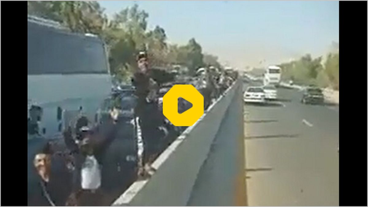 ببینید: اوضاع اسف‌ناک مردم تشنه در مرز مهران؛ بستن راه روی خودروهای عبوری!