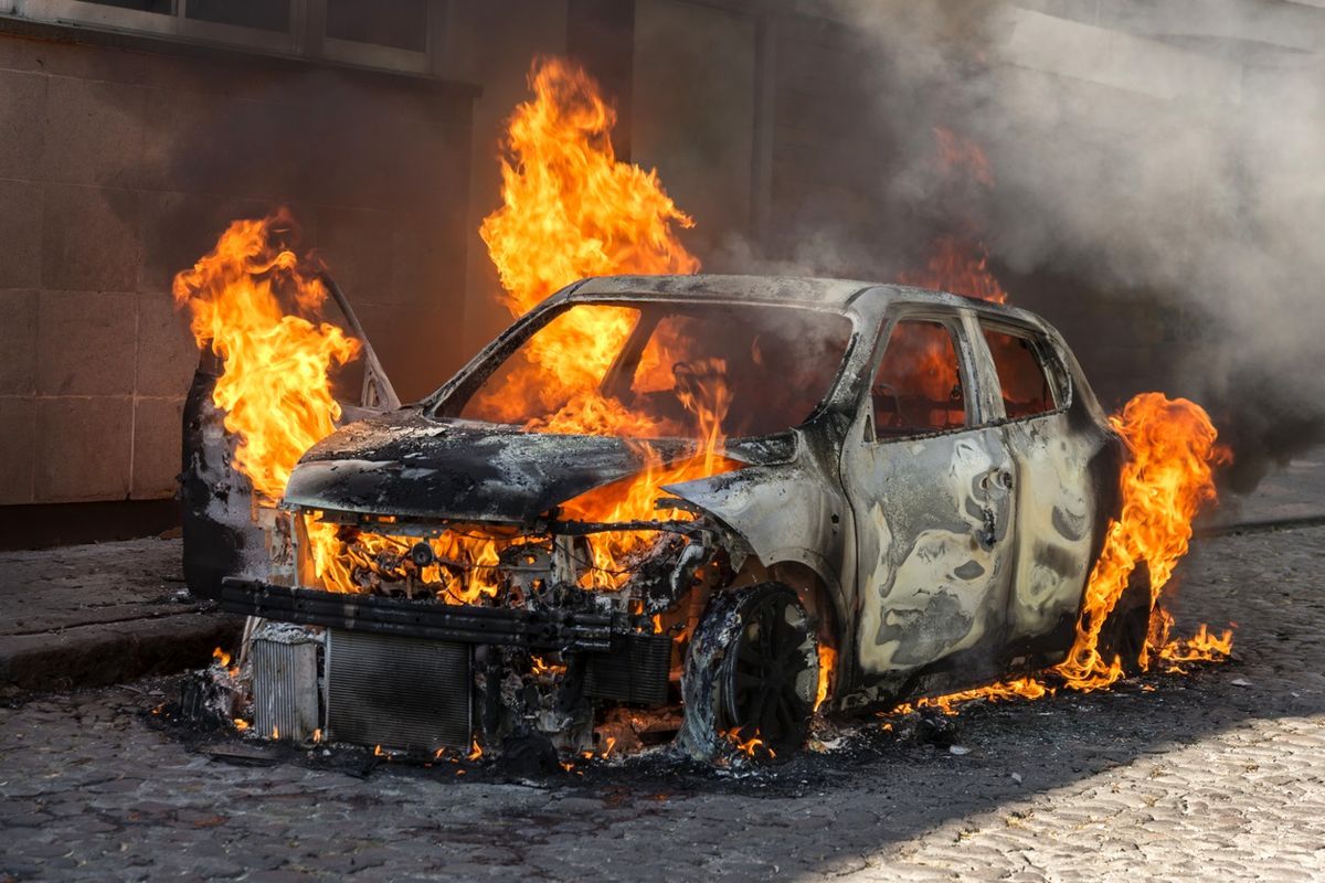 آتش زدن ماشین امام جمعه در اتفاقات اخیر سمیرم 